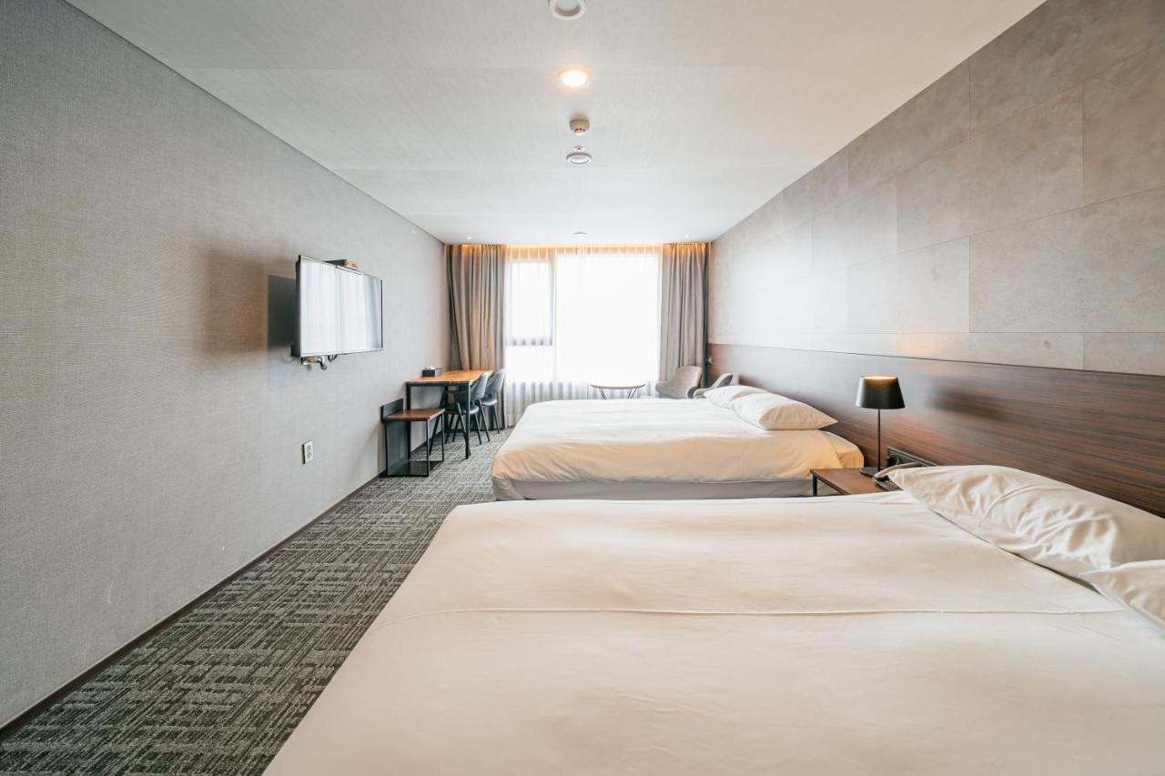 Hotel With City Jeju Exterior photo